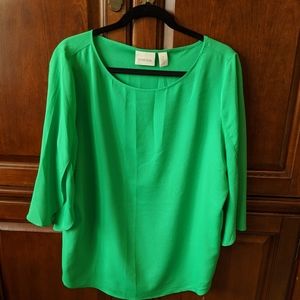 Flowing blouse with sleeve detail